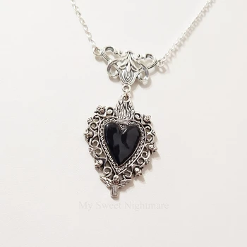 Ожерелье со Священным Сердцем, ожерелье с сердцем черного цвета, готические украшения, ожерелье с подвеской в виде Горящего Сердца Memento Mori